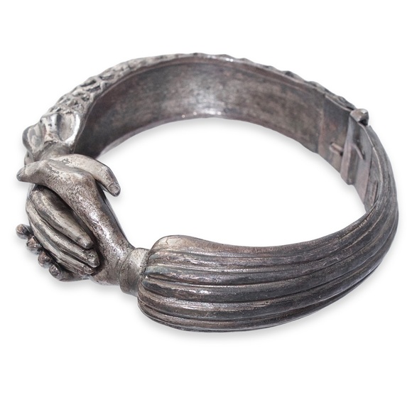 Vintage Diane Love for Trifari Fede Bracelet Silver Plate Clasped Hands 1970s - Picture 3 of 9